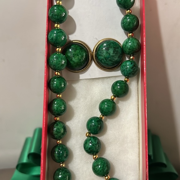 BEAUTIFUL! GREEN MALACHITE NECKLACE & EARRINGS SET - Picture 6 of 9